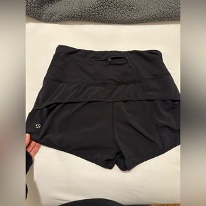 Lululemon Speed Up high-rise Lined Short 2.5" in black - size 6